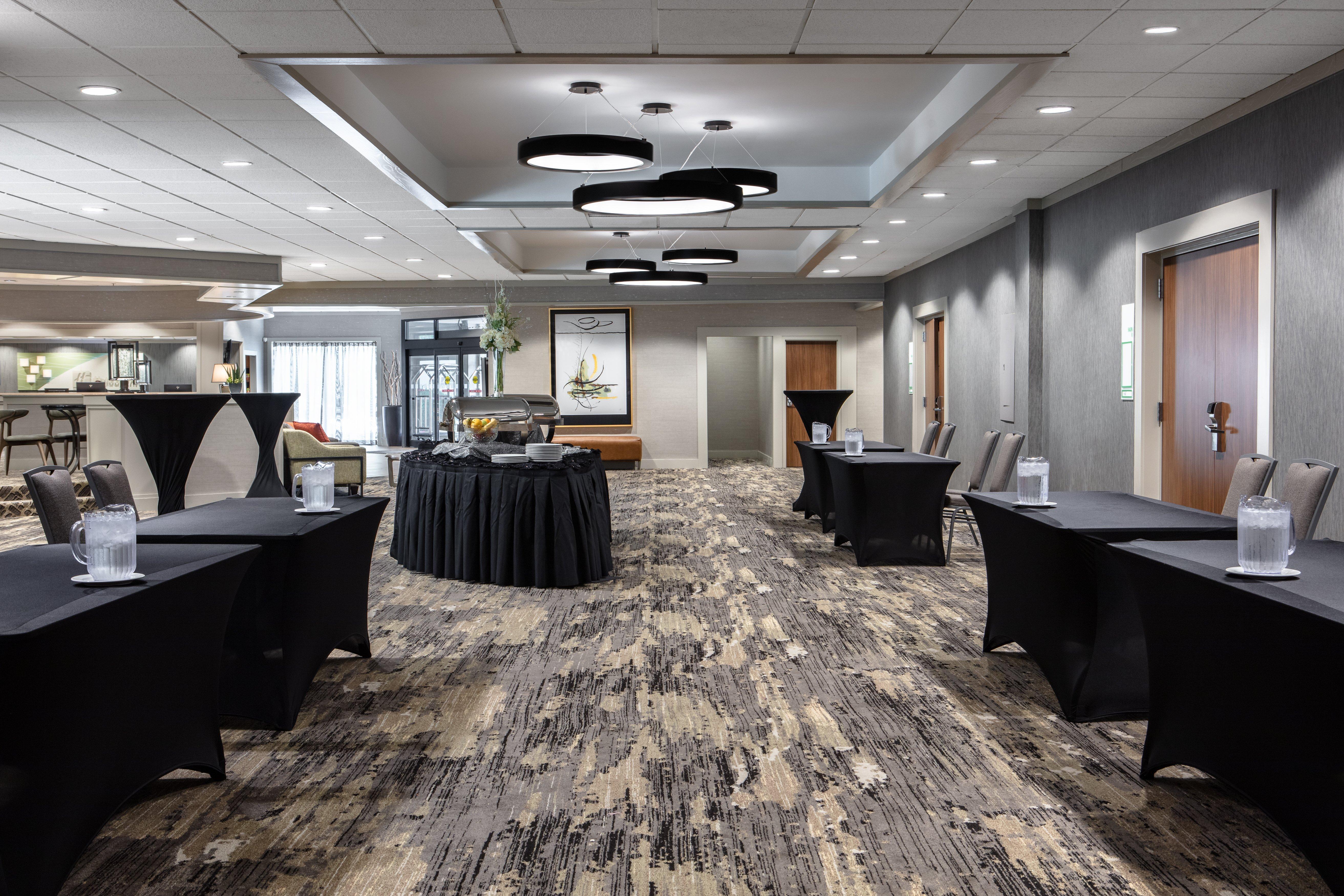 Holiday Inn Hotel & Suites Des Moines-Northwest By Ihg Urbandale Exterior foto