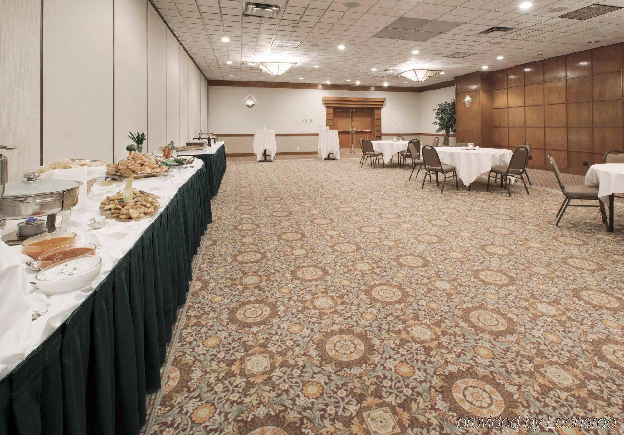 Holiday Inn Hotel & Suites Des Moines-Northwest By Ihg Urbandale Exterior foto